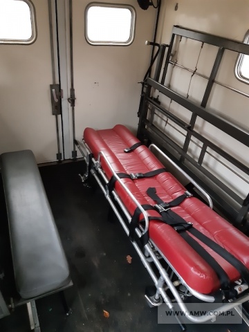 Samochód sanitarny 4-noszowy DAEWOO-HONKER (brak kluczyków, na wyposażeniu wciągarka oraz nosze) 